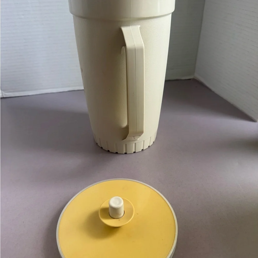 Vintage Tupperware Pitcher 1 Quart Almond